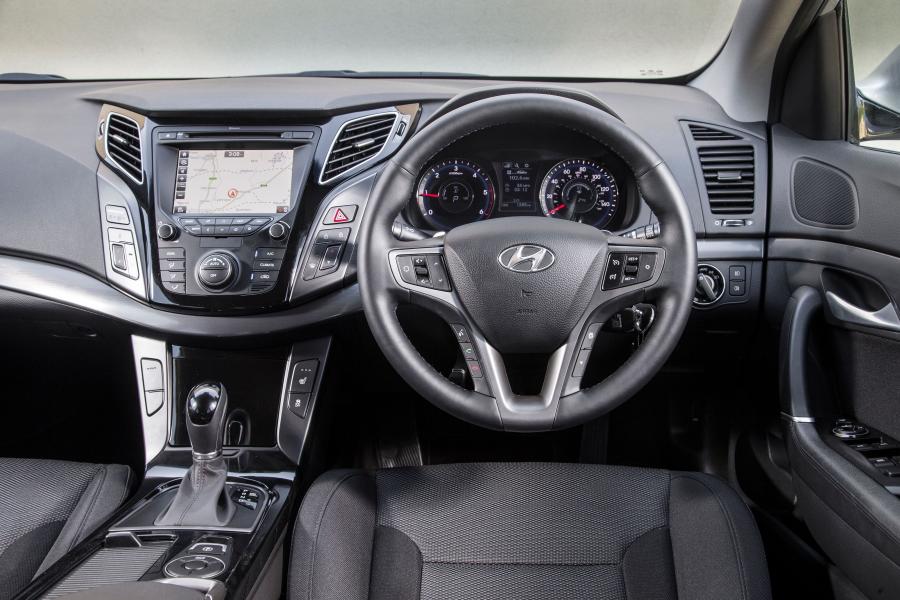  Hyundai i40 Wagon 2015 года  (UK) (фото 18 из 28)